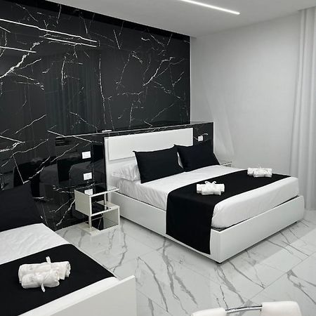 White Elegance Luxury B&B Caserta Esterno foto