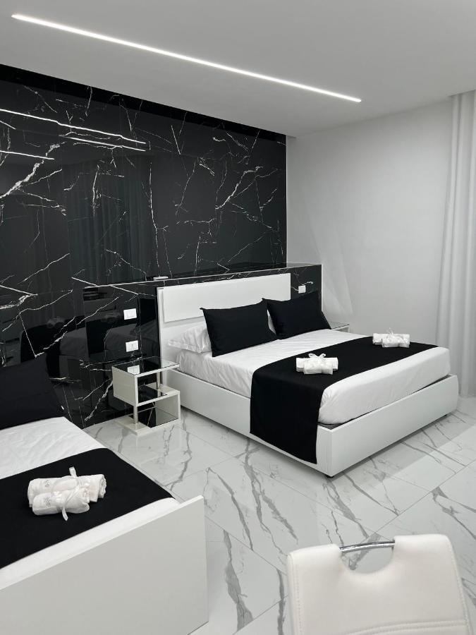 White Elegance Luxury B&B Caserta Esterno foto