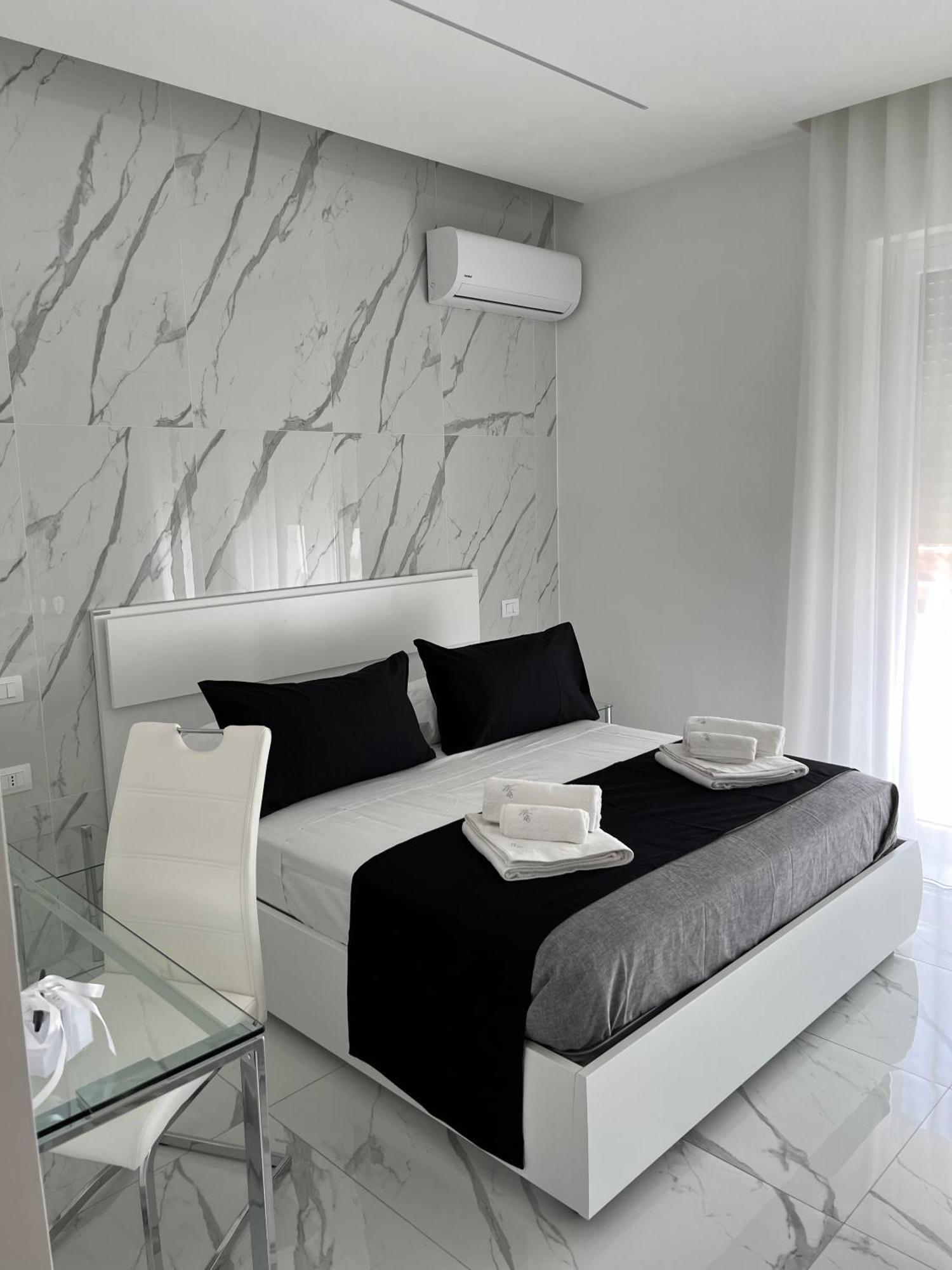 White Elegance Luxury B&B Caserta Esterno foto