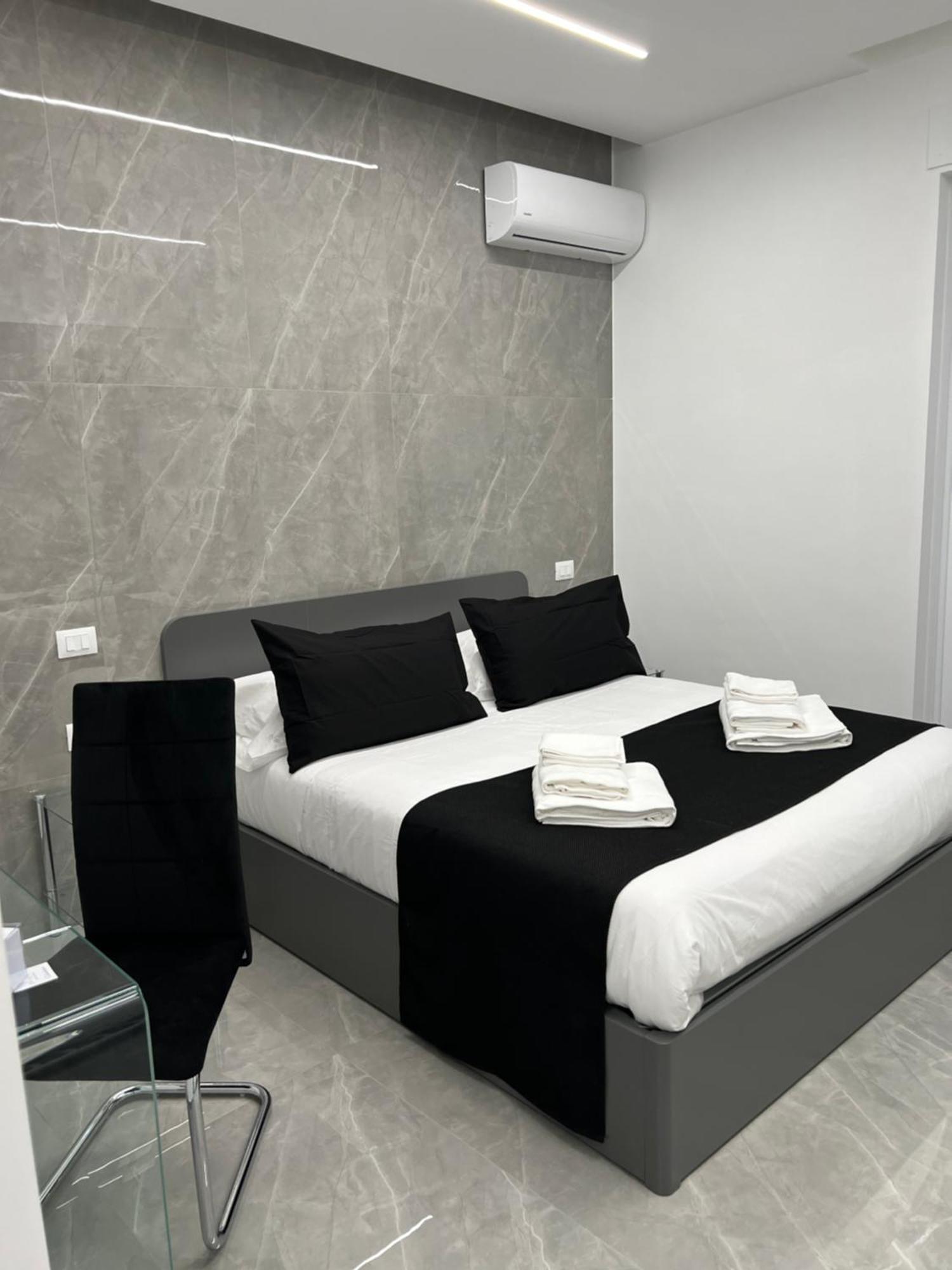 White Elegance Luxury B&B Caserta Esterno foto