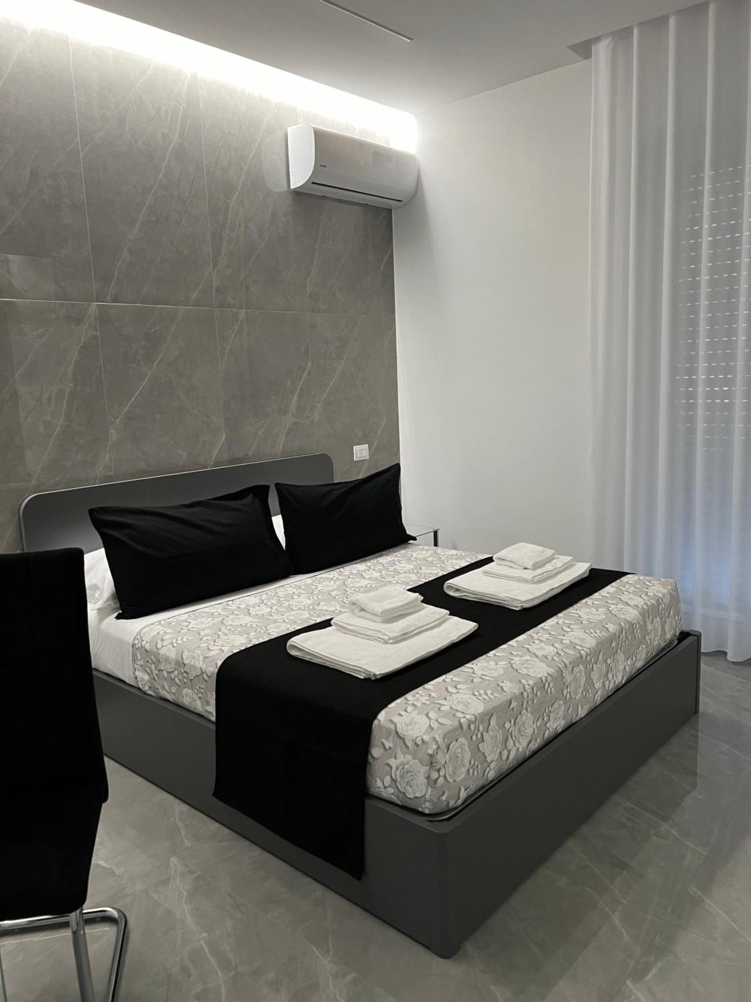 White Elegance Luxury B&B Caserta Esterno foto